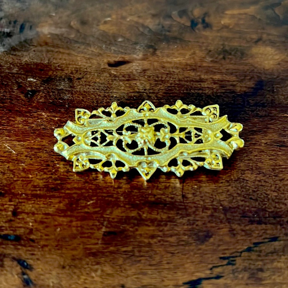 1928 Goldtone Vintage Brooch